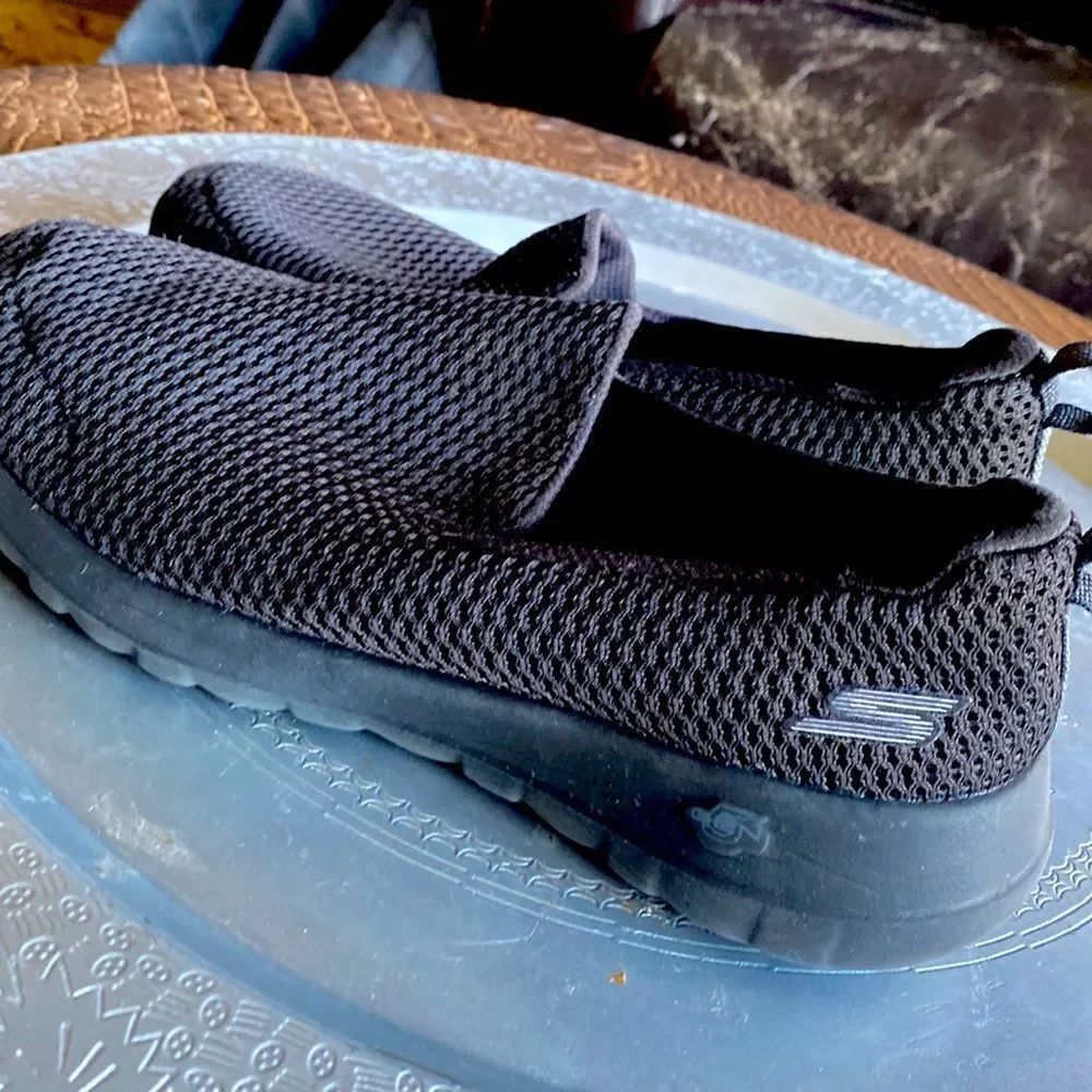 Sketches Go Walk Slip On Black running shoes 7 Womans